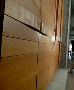 armadio in legno intarsiato